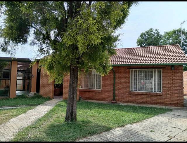 3 BEDROOM HOUSE FOR SALE IN PRETORIA GARDENS